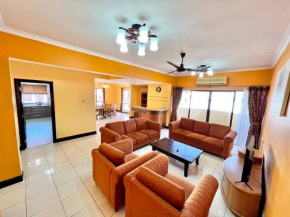MARINA COURT PENTHOUSE KOTA-KINABALU VACATION HOME 5 BEDROOMS - 15 PAX
